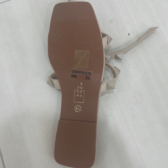 Sandals - Picture 3 of 3